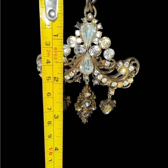Gorgeous Vintage Gold Tone Rhinestone
Chandelier Pendant Necklace 16” - Picture 5 of 7